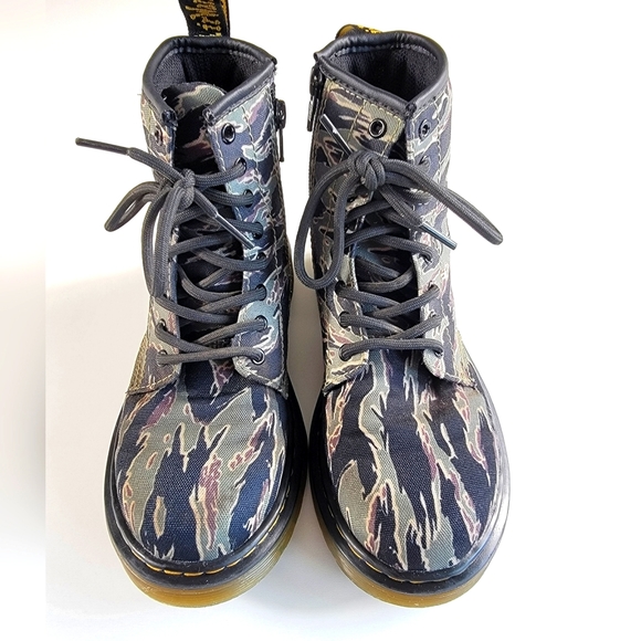 Doc Martens AirWair children Size 2 bounce Combat Boots Side Zip 1460J camo - Picture 1 of 4